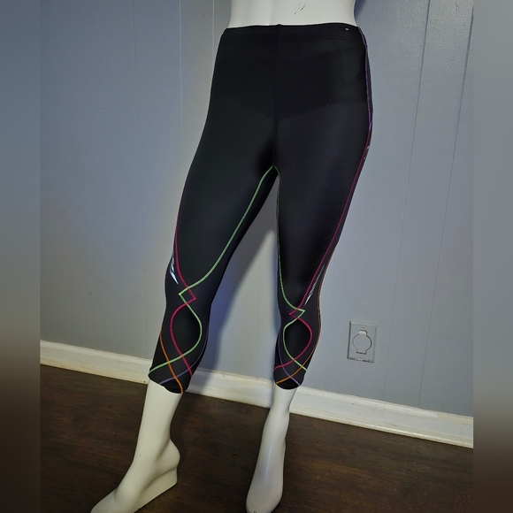 CW-X Women's Endurance Joint and Muscle Support 3/4 Compression Tight Size Small - Picture 3 of 7